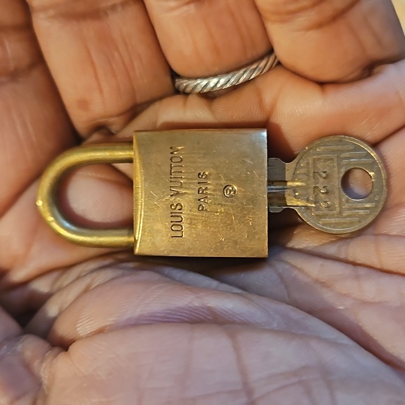 (ONE) 1 Authentic Louis Vuitton Lock & Key Set - Picture 16 of 17